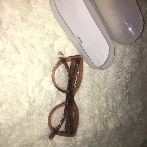 Glass( no prescription) - Picture 1 of 5